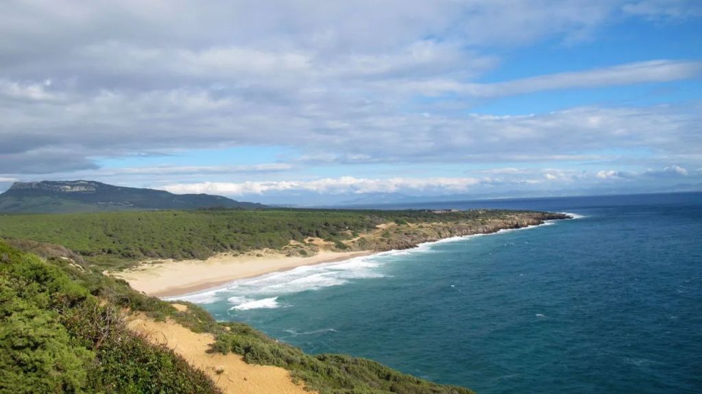Vista de la playa del cañuelo desde Cabo de Gracia, uno de los últimos estribos de la Sierra de la Plata