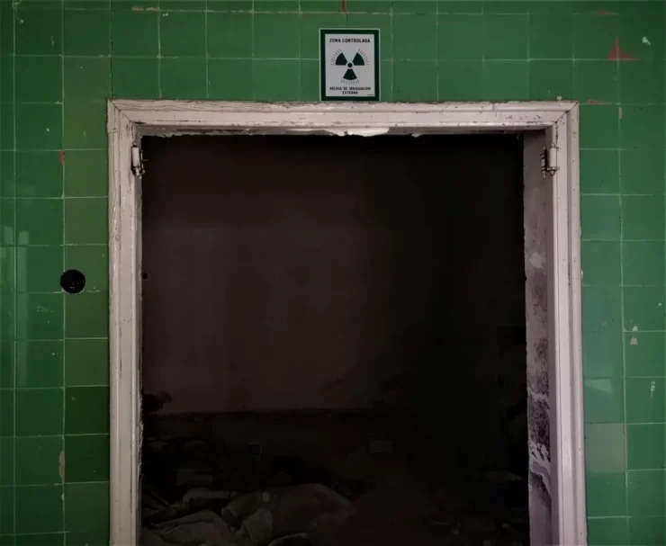 Zona controlada de la Leprosería de Trillo, vestigios de un pasado de curación ahora en ruinas. Autor: Viaje a Edén.
