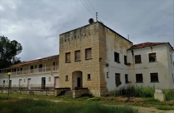vista general del edificio abandonado del Hospital del Instituto Leprológico Nacional de Trillo