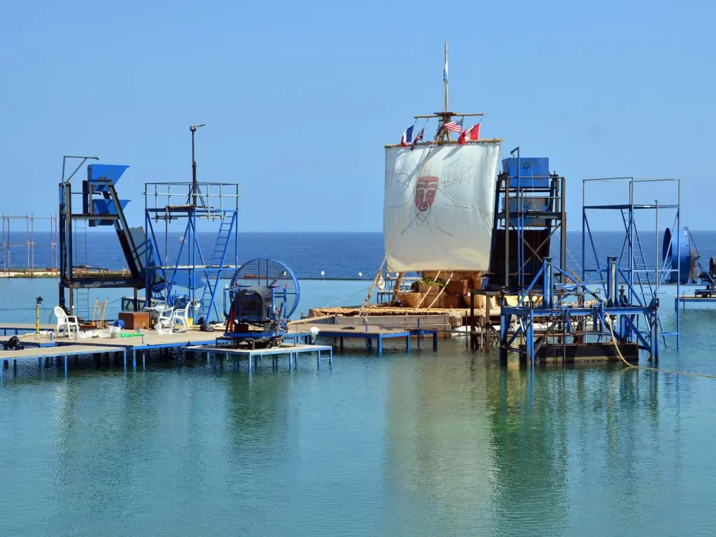 Escena de la película Kon-tiki rodada en uno de los tanques de Malta Film Studio