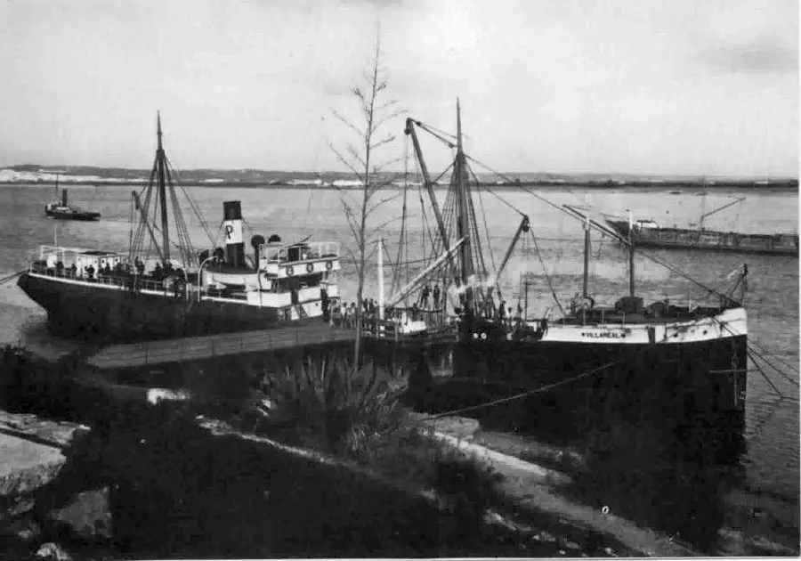 Foto antigua del puerto fluvial de Vila Real De san San Antonio, Portugal, años 20