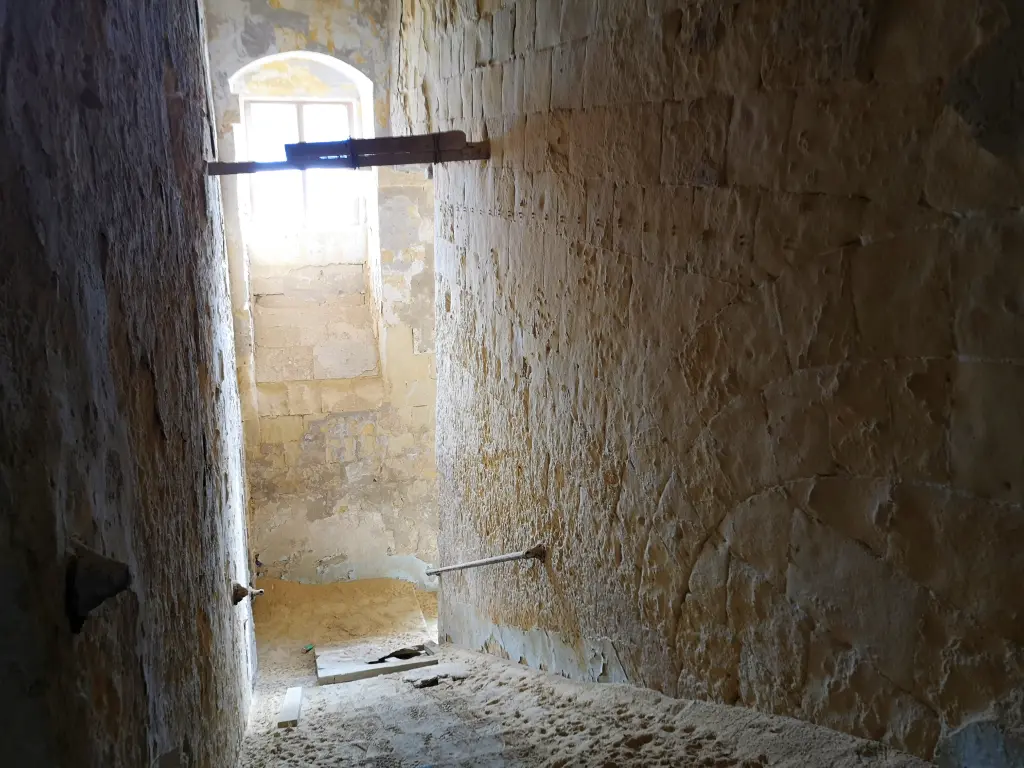 Escalera del Palacio Viejo del Lazareto de Isla Manoel