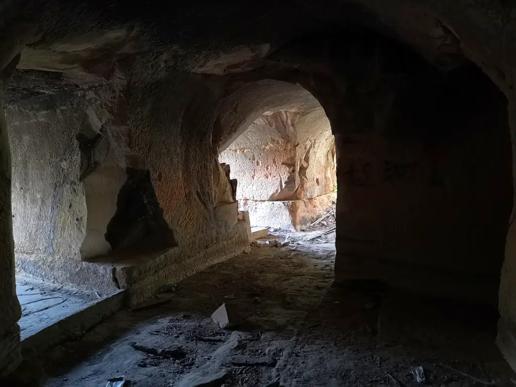 Salida de uno de los túneles del Palacio Viejo del Lazareto de Malta