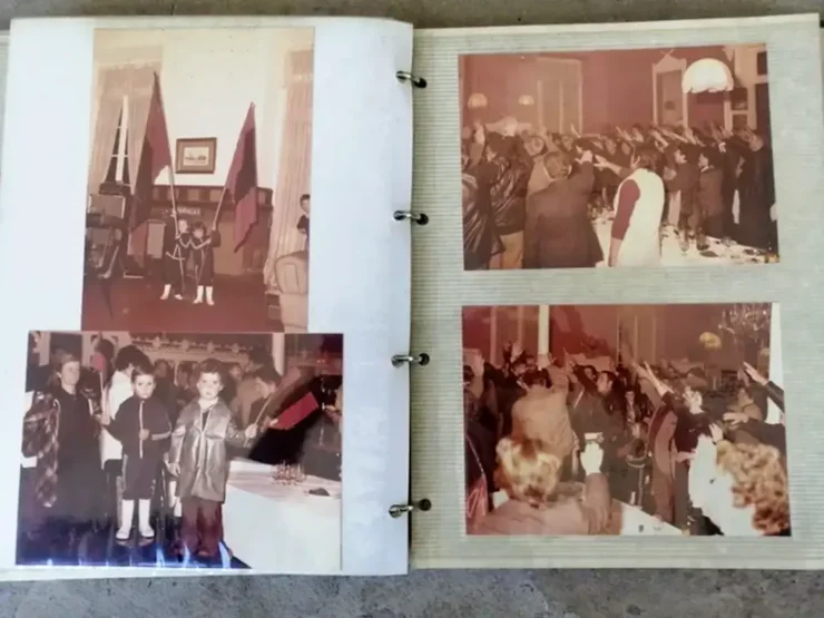 Álbum con foto antigua de la sede de Falange Española de Los Corrales de Buelna