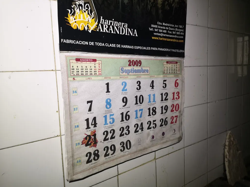 Calendario del año 2009 en concreto septiembre. Encontrado en las cocinas del albergue Luis Arias, Puerto de Navacerrada.