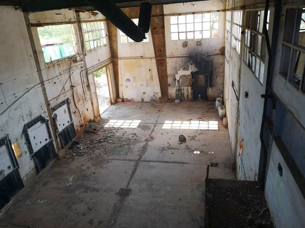 Vista desde arriba de una nave del área de producción del Lindano de Inquinosa S.A.