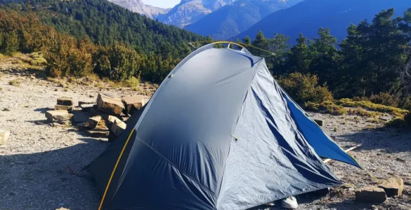 Tienda nylon ripstop 20D con recubrimiento de silicona montada en el GR15 de camino a Yesero