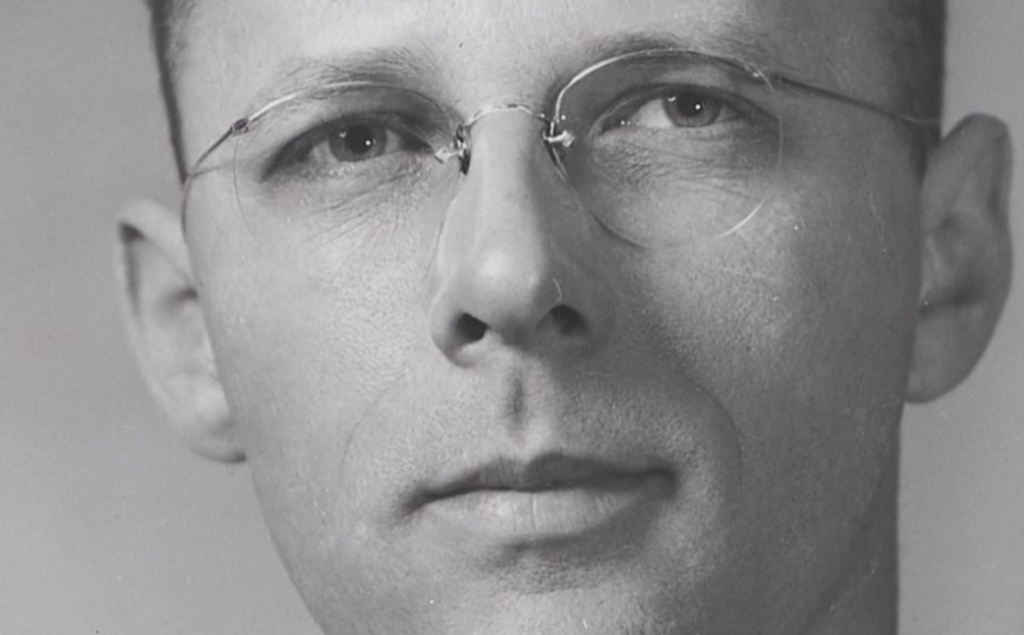 Retrato em blanco y negro de Jay Forrester, inventor de la dinámica de sistemas